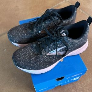 Brooks Women’s Revel 4 size 8.5